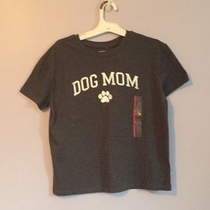 ⬇️ 🆕 Women’s charcoal gray dog mom tee Sz xs